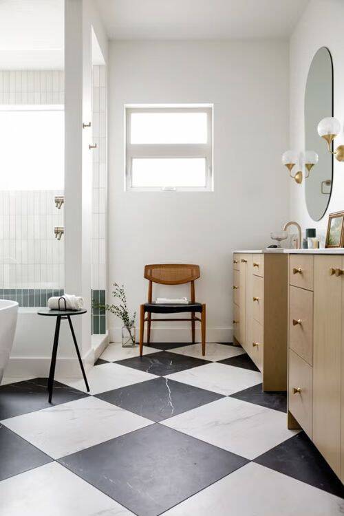 Discover the most elegant and stylish white bathroom ideas