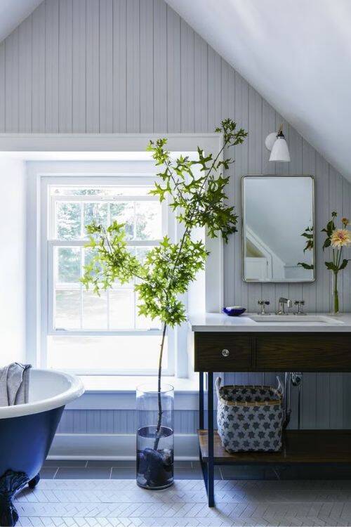 Discover the most elegant and stylish white bathroom ideas