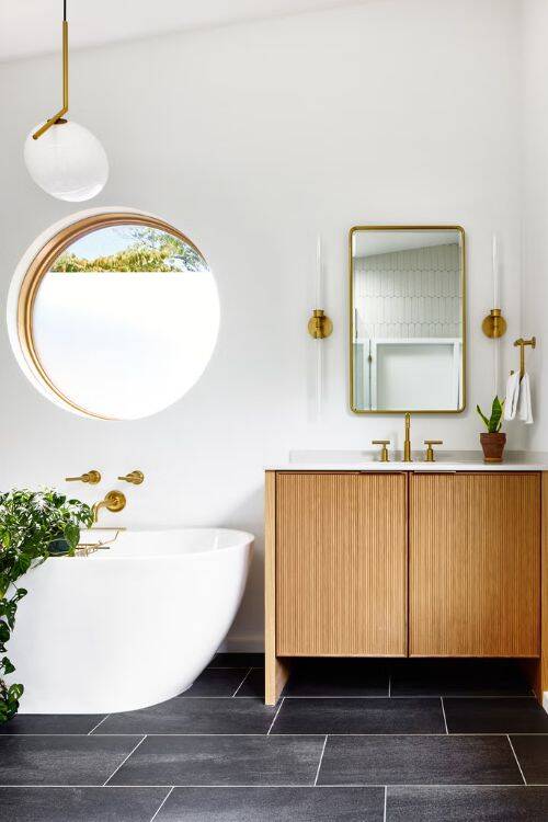 Discover the most elegant and stylish white bathroom ideas