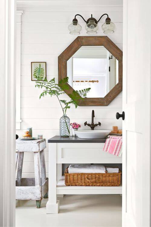 Discover the most elegant and stylish white bathroom ideas